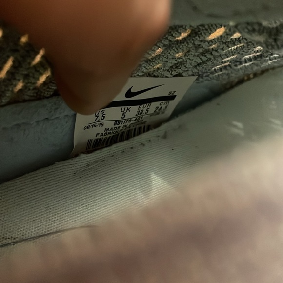 Nike Thea Sneakers - Picture 4 of 4